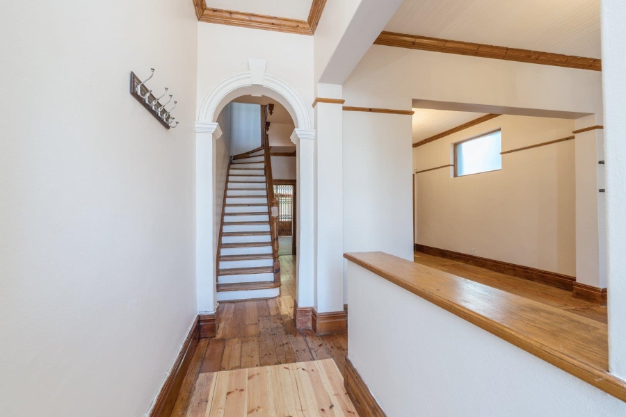 3 Bedroom Property for Sale in Sea Point Western Cape